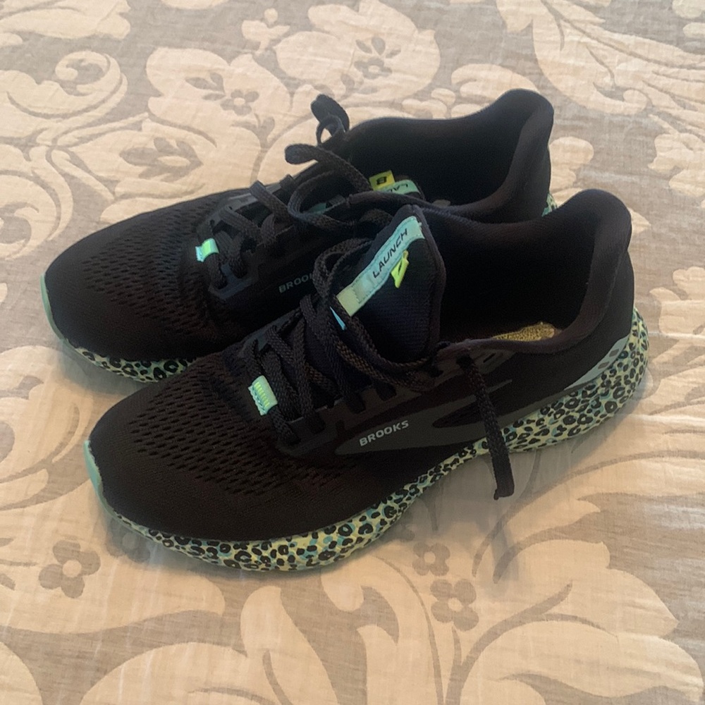 Womens Brooks size 8 running shoe